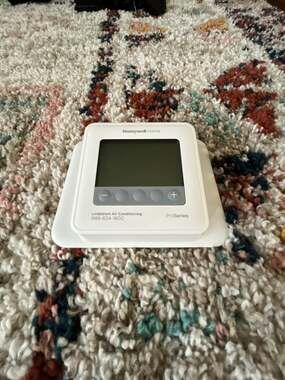 Honeywell Home T4 Pro Series Programmable Thermostat Model TH4210U2002